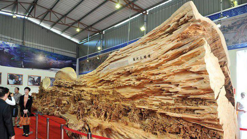 Κινέζος γλύπτης σκάλιζε επί 4 ολόκληρα χρόνια έναν παλιό κορμό δέντρου - Δείτε τί έφτιαξε 